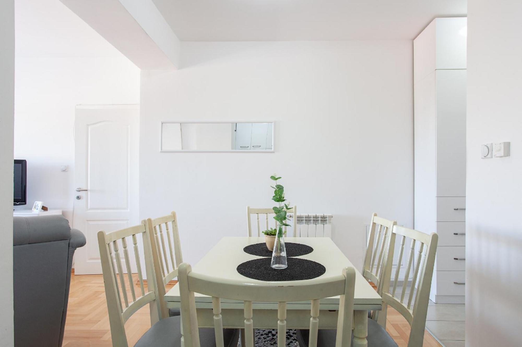 Urban Hostel & Apartments スコピエ エクステリア 写真