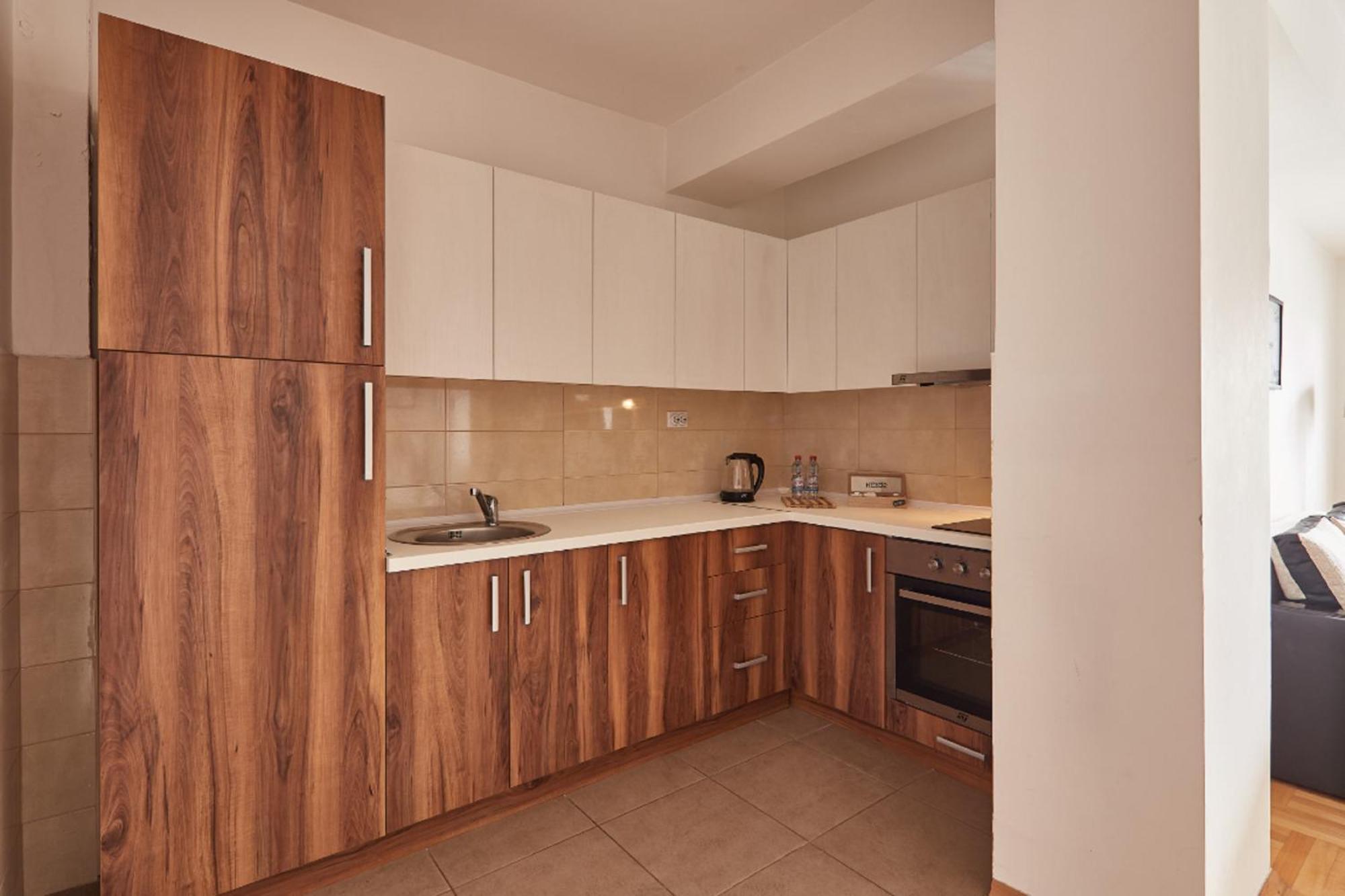 Urban Hostel & Apartments スコピエ エクステリア 写真