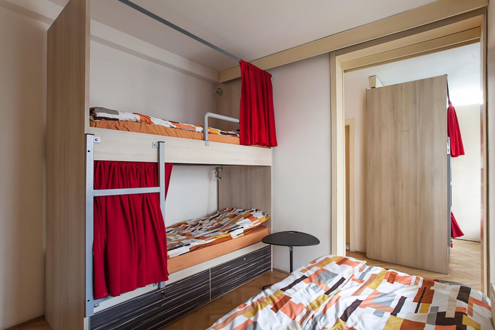 Urban Hostel & Apartments スコピエ エクステリア 写真