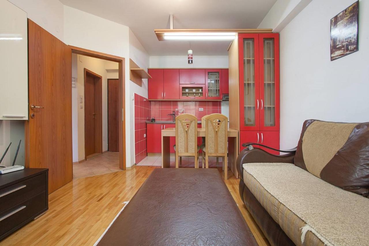 Urban Hostel & Apartments スコピエ エクステリア 写真