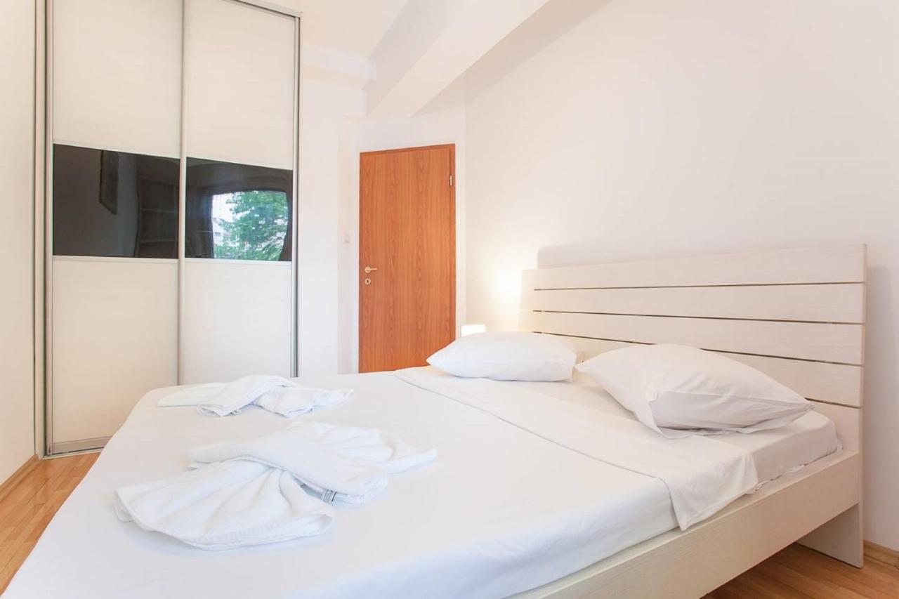 Urban Hostel & Apartments スコピエ エクステリア 写真