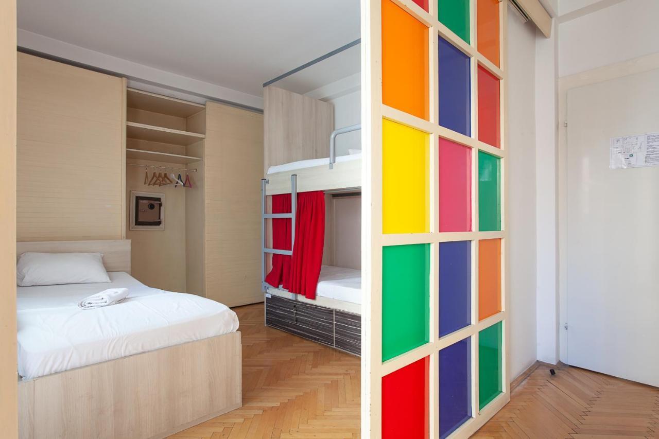 Urban Hostel & Apartments スコピエ エクステリア 写真