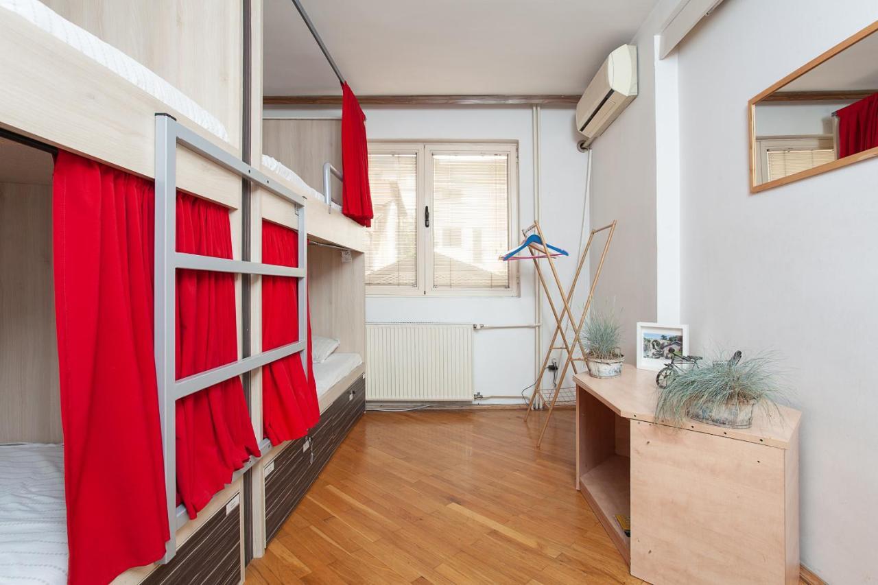 Urban Hostel & Apartments スコピエ エクステリア 写真